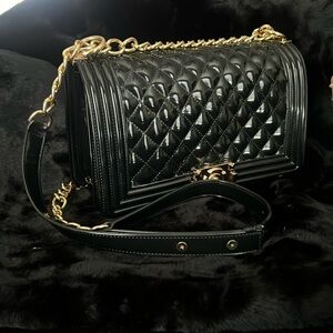 Black purse/ gold chain, flexible